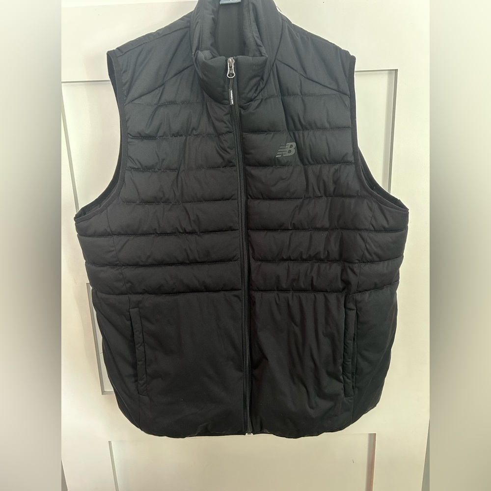 New Balance Men's Dark Puffer Vest L